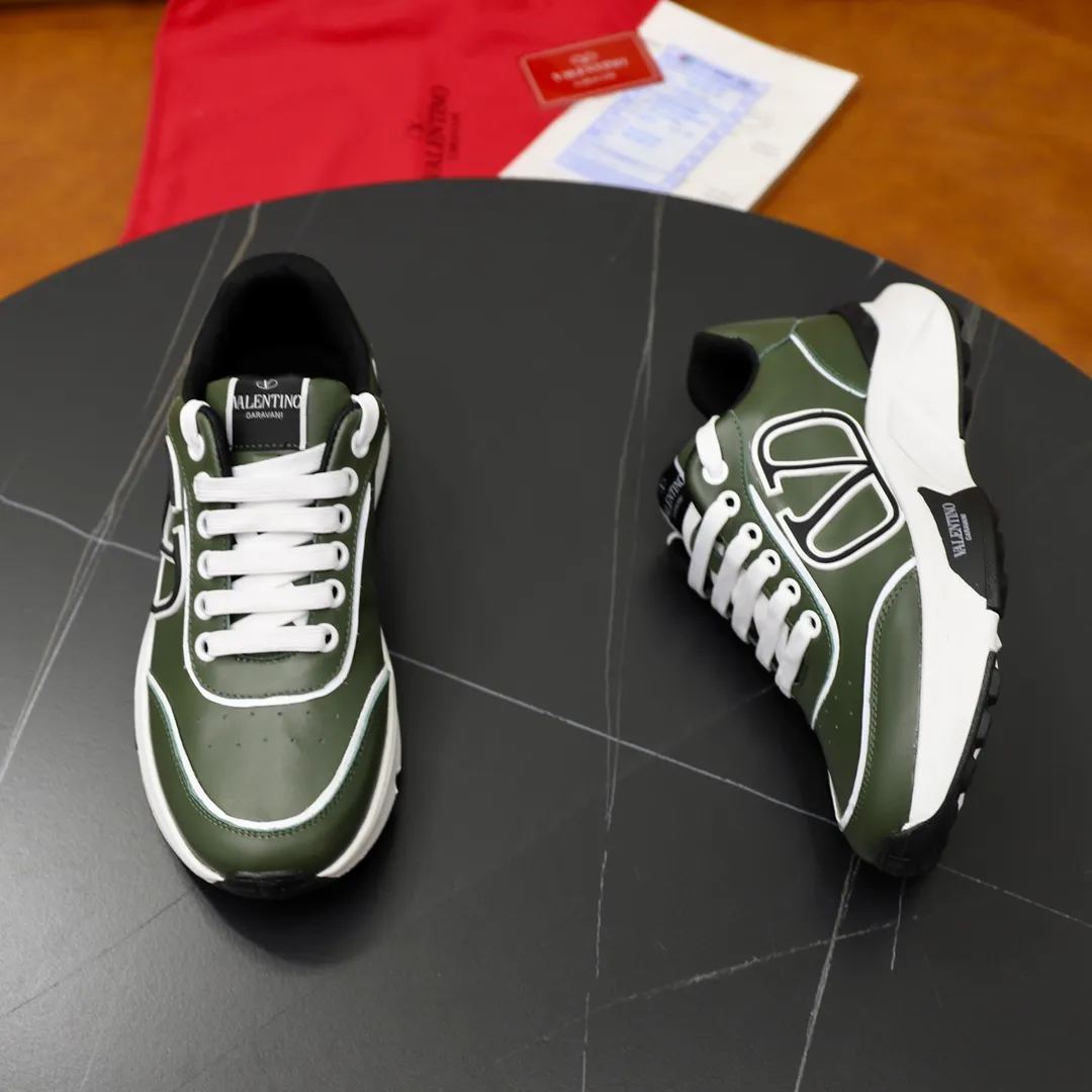 Men's shoes 💰480💰VALENTINO/Valentino 2024s men's latest low-top thick-soled sports shoes are shipped. Made with heavy industry, men's fine casual sports shoes, versatile style. Original leather, rubber lines embellished with geometric segmented uppers, hand-sewn, novel and fashionable, rubber soles with rivet details on the front and back, VALENTINO GARAVANI LOGO printed on the side, and Valentino decorative inlay on the tongue. Garavani Logo, comfortable, breathable and durable! Comes with full original packaging! Code number: 38-39-40-41-42-43-44 (45 can be customized)